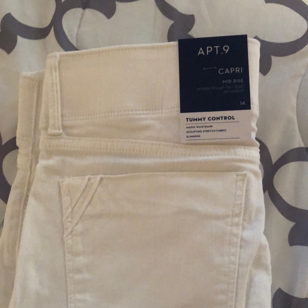 Brand New women’s Apt. 9 Capri Pants